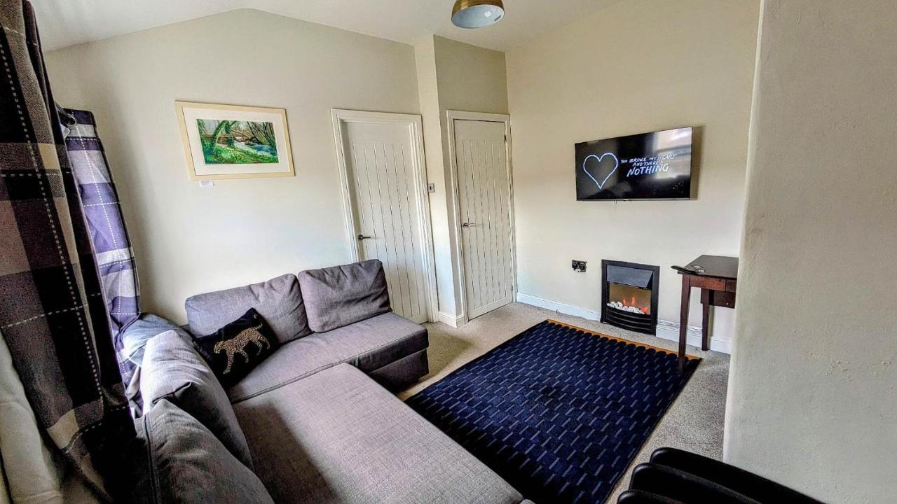 Converted Railway Cottage Swindon Esterno foto