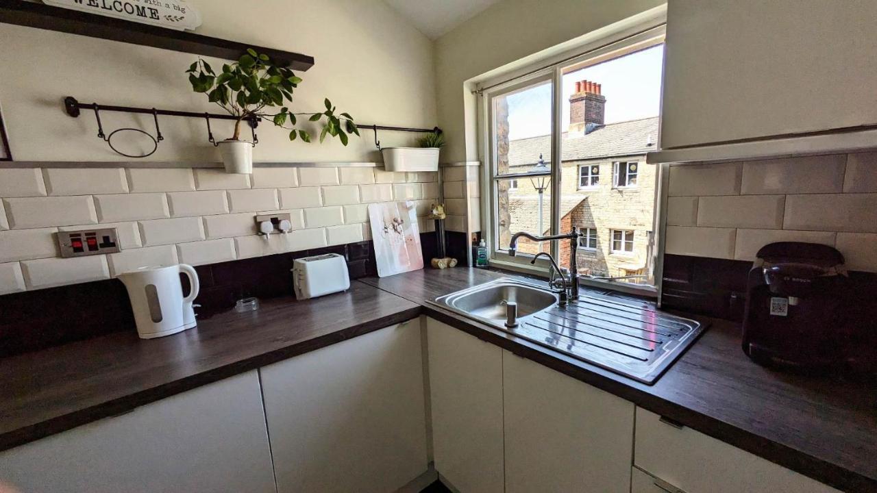 Converted Railway Cottage Swindon Esterno foto